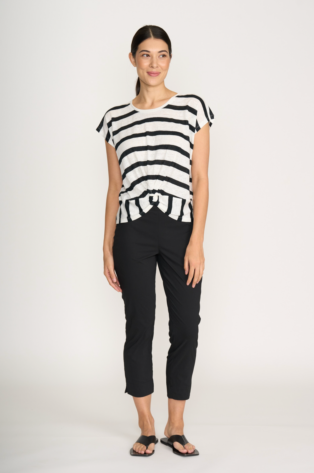 Foil Fuss Free Taper Trapeze Capri Pant in Black