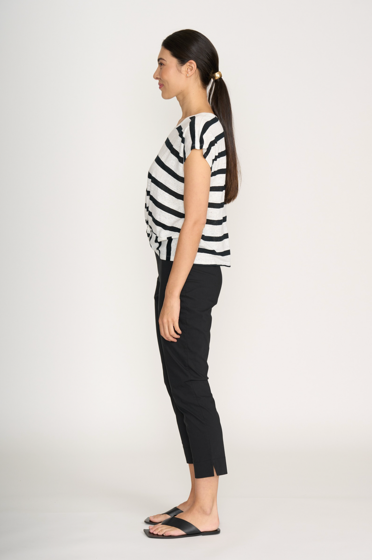 Foil Fuss Free Taper Trapeze Capri Pant in Black