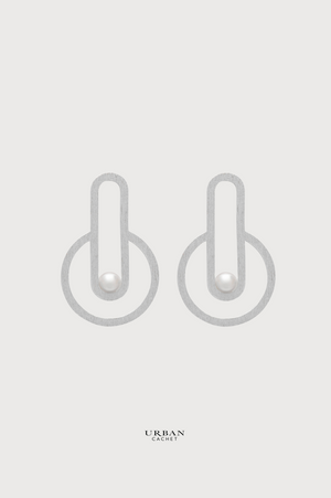 YiSu Design Interconnected Circle Earrings in Silver