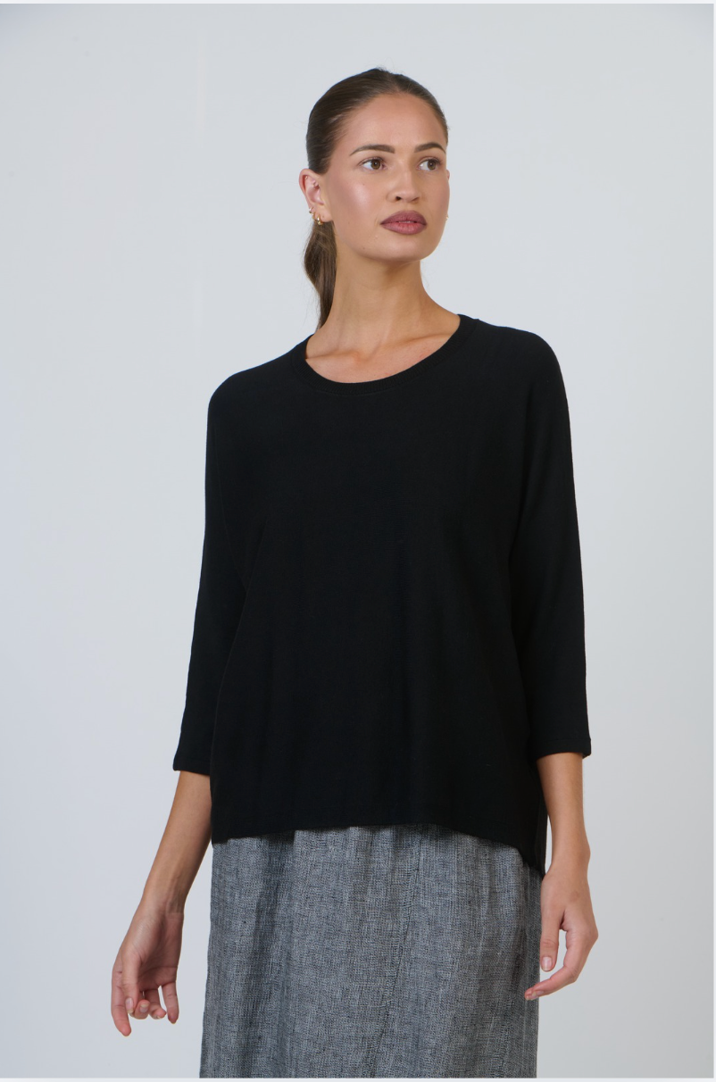 Olive et Julie Three Quarter Sleeve Round Neck Fine Knit Top in Black