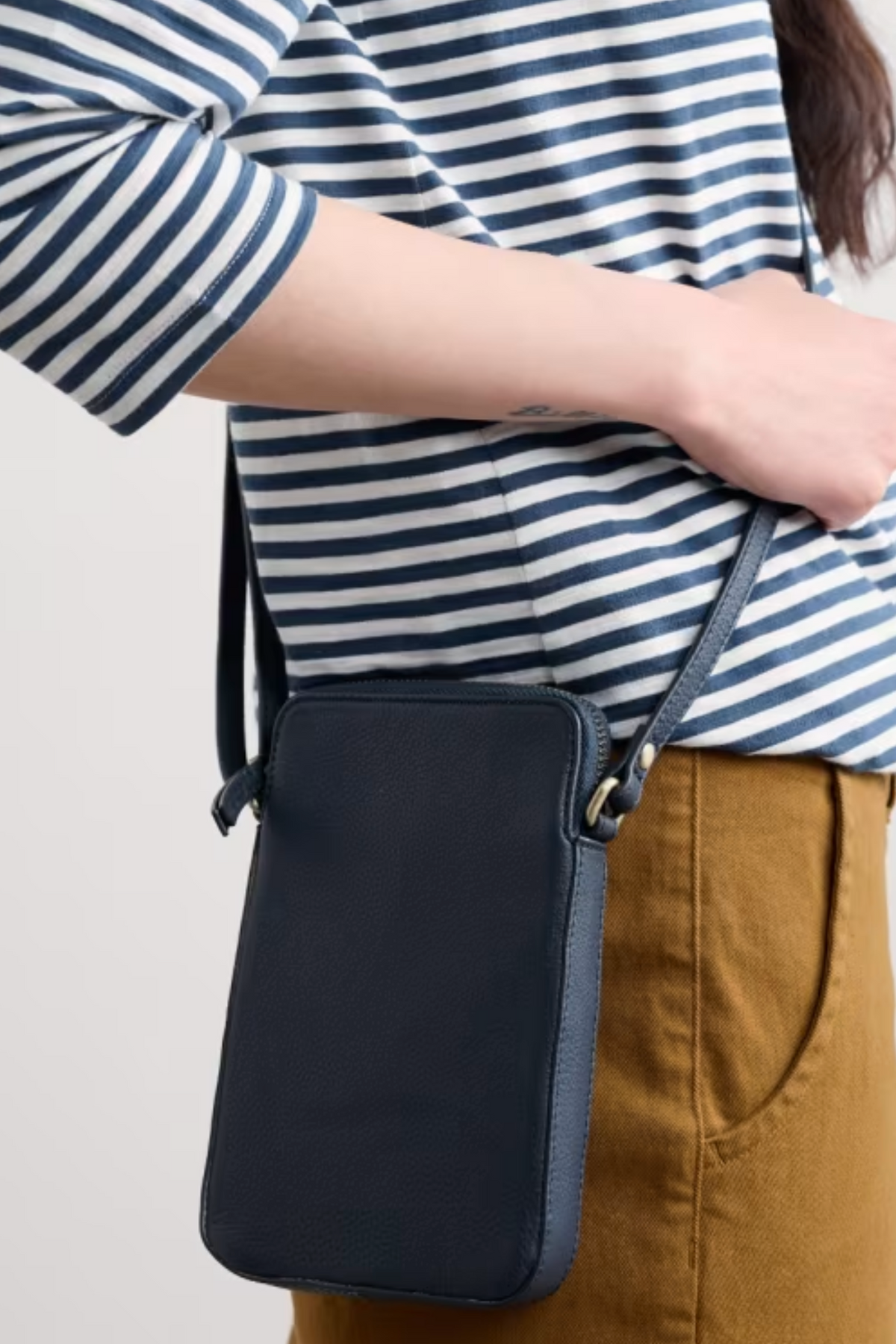 Seasalt Cornwall Kenwyn Phone Bag in Maritime