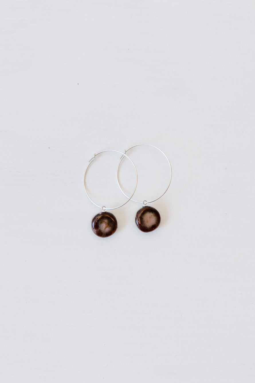 Woodfolk Natural Accessories Ceramic Button Hoop Earrings in Mulberry
