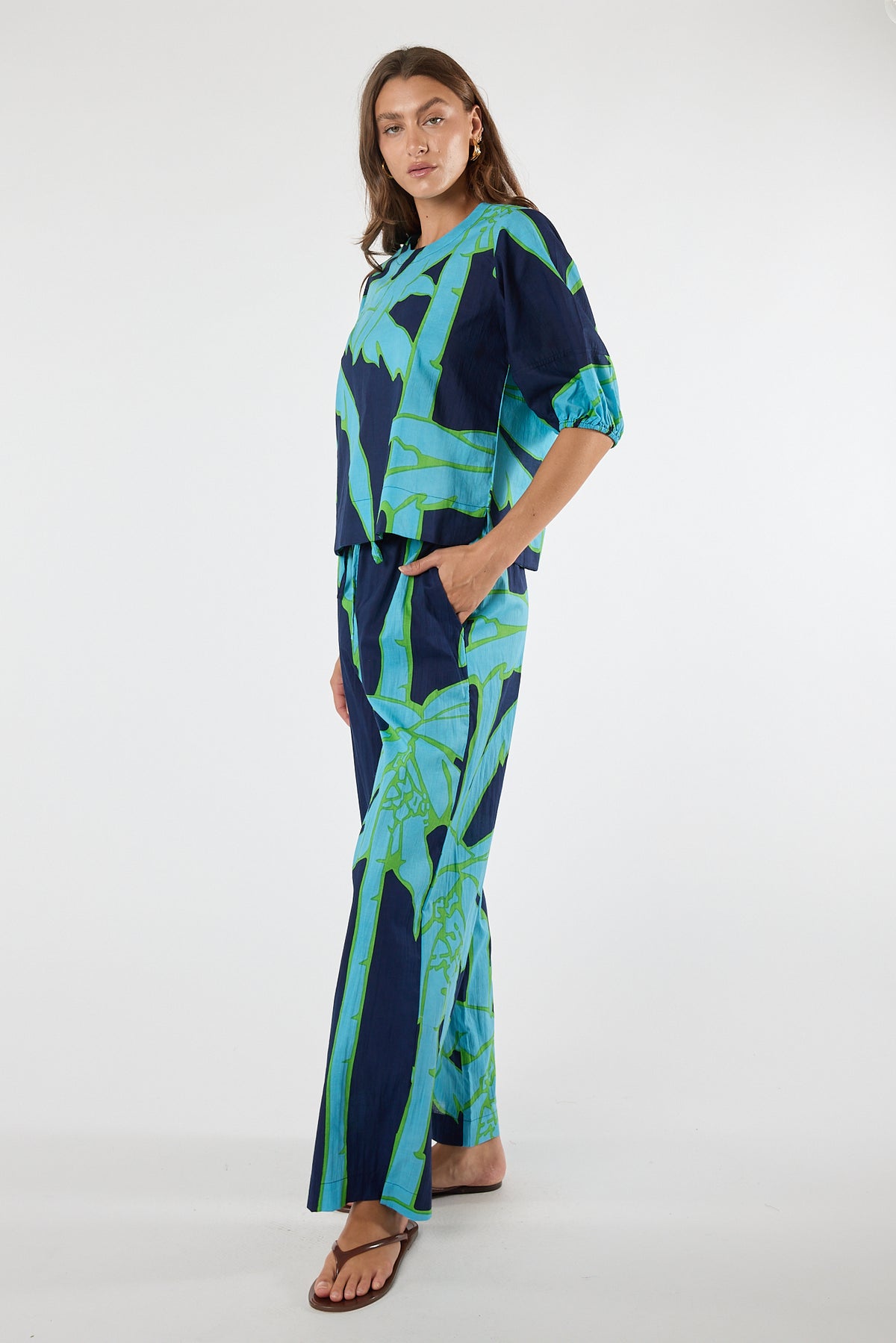 LULALIFE Colette Pant in Navy