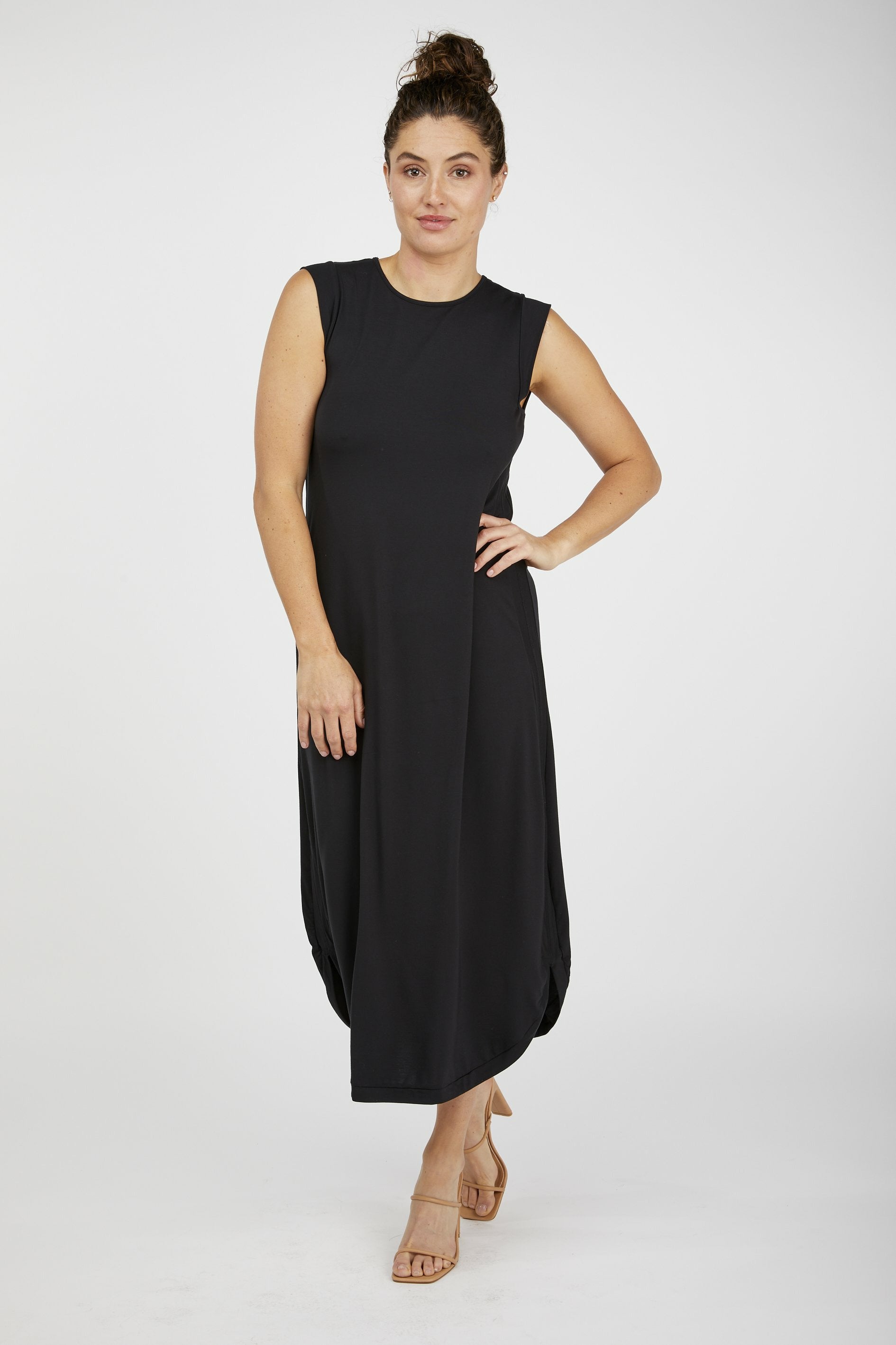 Tani Willow Maxi dress in Black