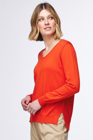 Zaket and Plover Essential V Neck knit top in Tamarillo